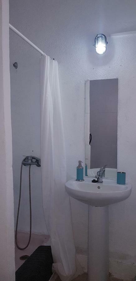 Basic En-Suite Bedroom By The Sea Guinea Esterno foto