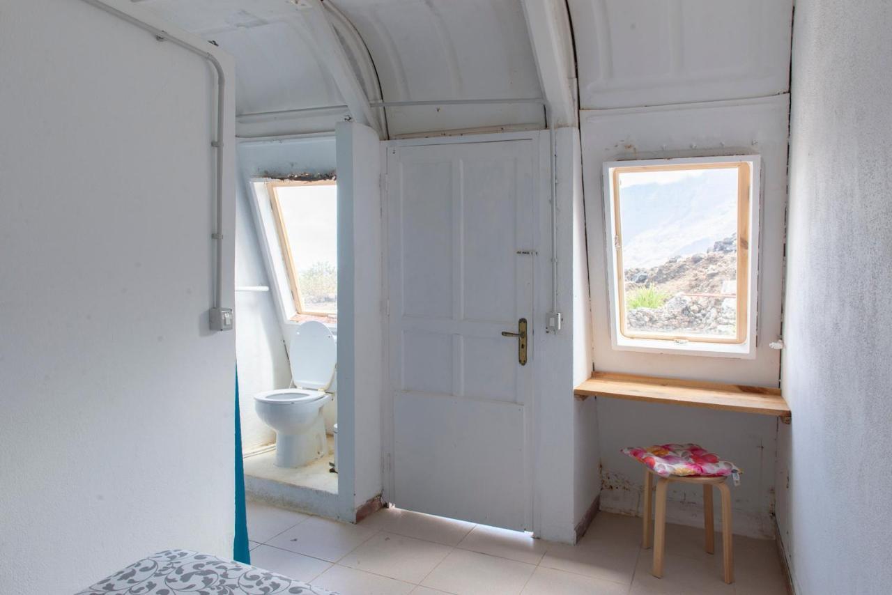 Basic En-Suite Bedroom By The Sea Guinea Esterno foto